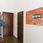 Industrial Style 2 Bedroom Apt 3 Min From The Beach!