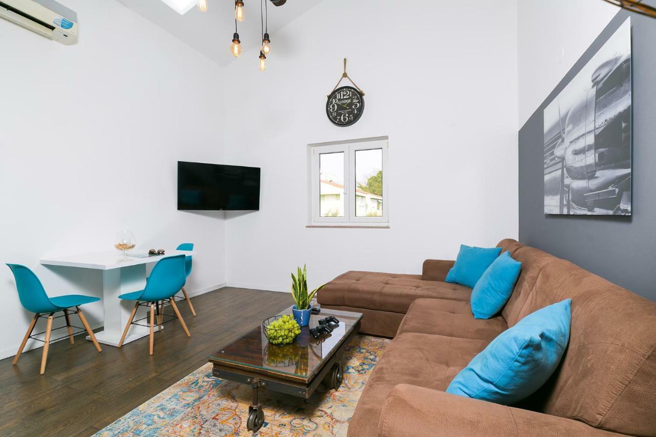 Industrial Style 2 Bedroom Apt 3 Min From The Beach! Porec