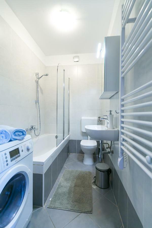 Industrial Style 2 Bedroom Apt 3 Min From The Beach! * Porec